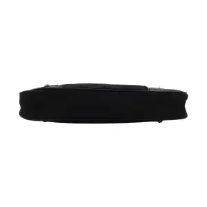 Gucci GG Canvas Nail Chain Pochette Black Gucci Gucci 22 Gucci GG Canvas Nail Chain Pochette Black Gucci Gucci 22