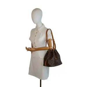 Louis Vuitton Noe Petit Monogram Canvas Handtaschen Louis Vuitton 22