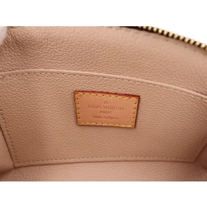 Louis Vuitton Cosmetic Pouch PM Monogram Louis Vuitton Louis Vuitton 26