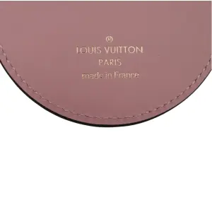 Louis Vuitton Valentine’s Day Illustre Schlüsselanhänger Taschenschmuck Limitierte Editionen Louis Vuitton 15 Louis Vuitton Valentine’s Day Illustre Schlüsselanhänger Taschenschmuck Limitierte Editionen Louis Vuitton 15