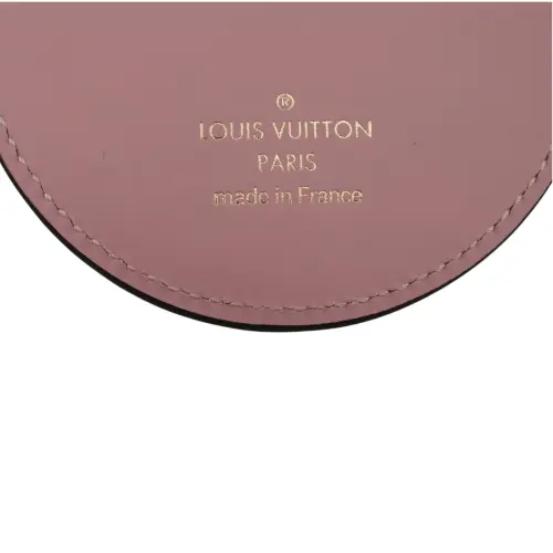 Louis Vuitton Valentine’s Day Illustre Schlüsselanhänger Taschenschmuck Limitierte Editionen Louis Vuitton 8 Louis Vuitton Valentine’s Day Illustre Schlüsselanhänger Taschenschmuck Limitierte Editionen Louis Vuitton 8