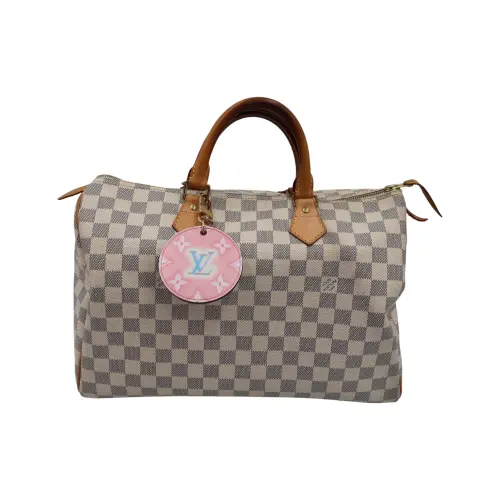 Louis Vuitton Valentine’s Day Illustre Bag Charm Limited editions Louis Vuitton 2 Louis Vuitton Valentine’s Day Illustre Bag Charm Limited editions Louis Vuitton 2