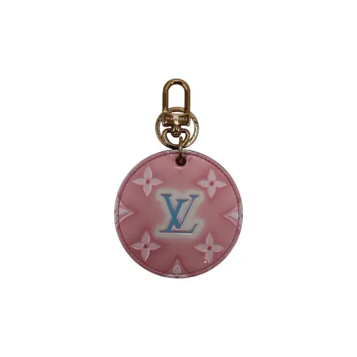 Louis Vuitton Valentine’s Day Illustre Bag Charm Limited editions Louis Vuitton Louis Vuitton Valentine’s Day Illustre Bag Charm Limited editions Louis Vuitton
