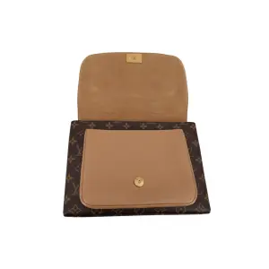 Louis Vuitton Marignan Monogram Canvas Carrier bags Louis Vuitton 34 Louis Vuitton Marignan Monogram Canvas Carrier bags Louis Vuitton 34