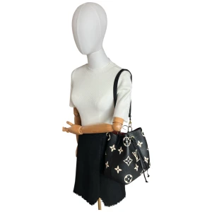 Louis Vuitton NéoNoé MM Bicolor Empreinte Carrier bags Louis Vuitton 28 Louis Vuitton NéoNoé MM Bicolor Empreinte Carrier bags Louis Vuitton 28