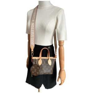 Louis Vuitton Neverfull BB Monogram Canvas Carrier bags Louis Vuitton 24 Louis Vuitton Neverfull BB Monogram Canvas Carrier bags Louis Vuitton 24