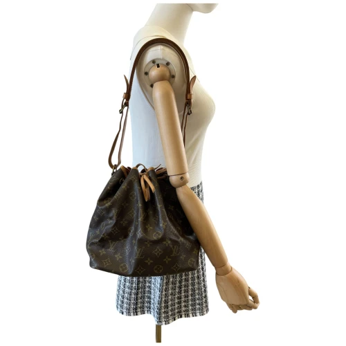 Louis Vuitton Sac Noe Petit Monogram Canvas Carrier bags Louis Vuitton 6 Louis Vuitton Sac Noe Petit Monogram Canvas Carrier bags Louis Vuitton 6