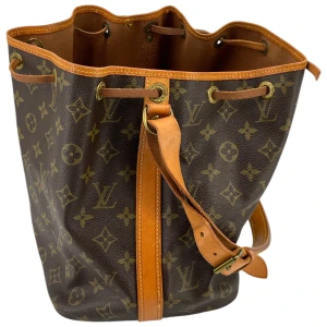 Louis Vuitton Sac Noe Petit Monogram Canvas Carrier bags Louis Vuitton 52 Louis Vuitton Sac Noe Petit Monogram Canvas Carrier bags Louis Vuitton 52