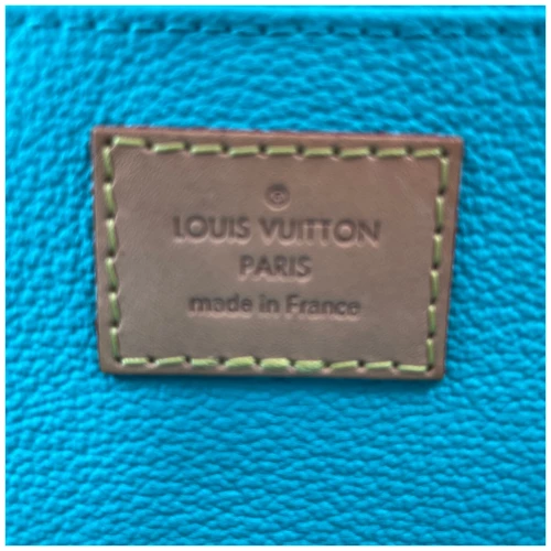 Louis Vuitton Poche Cosmetique V Turquesa Pequenos Artigos de Couro Louis Vuitton 8 Louis Vuitton Poche Cosmetique V Turquesa Pequenos Artigos de Couro Louis Vuitton 8