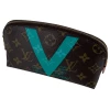 Louis Vuitton Poche Cosmetique V Turquesa Pequenos Artigos de Couro Louis Vuitton 13 Louis Vuitton Poche Cosmetique V Turquesa Pequenos Artigos de Couro Louis Vuitton 13
