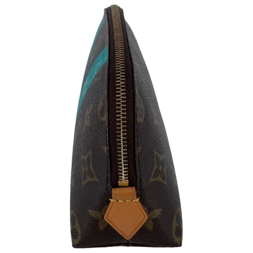 Louis Vuitton Poche Cosmetique V Turquesa Pequenos Artigos de Couro Louis Vuitton 2 Louis Vuitton Poche Cosmetique V Turquesa Pequenos Artigos de Couro Louis Vuitton 2