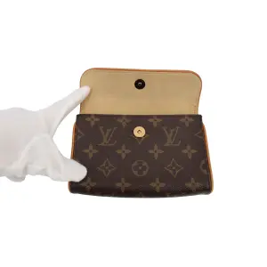 Louis Vuitton Pochette Florentine XS Monogram Canvas Handbags Louis Vuitton 27