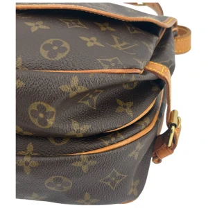 Louis Vuitton Saumur 30 Monogram Canvas Carrier bags Louis Vuitton 42 Louis Vuitton Saumur 30 Monogram Canvas Carrier bags Louis Vuitton 42