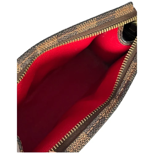 Louis Vuitton Poche Toilette 15 Damier Ebene Malá kožená galantéria Louis Vuitton 10 Louis Vuitton Poche Toilette 15 Damier Ebene Malá kožená galantéria Louis Vuitton 10