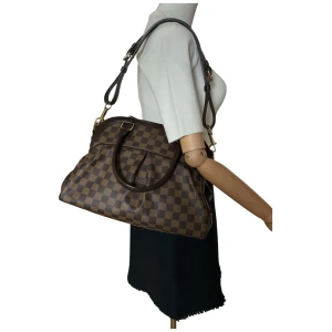 Louis Vuitton Trevi PM Damier Ebene Carrier bags Louis Vuitton 28 Louis Vuitton Trevi PM Damier Ebene Carrier bags Louis Vuitton 28