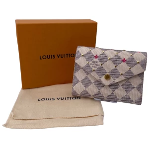 Louis Vuitton Victorine Damier Azure Studs Wallet Limited editions Louis Vuitton 15 Louis Vuitton Victorine Damier Azure Studs Wallet Limited editions Louis Vuitton 15