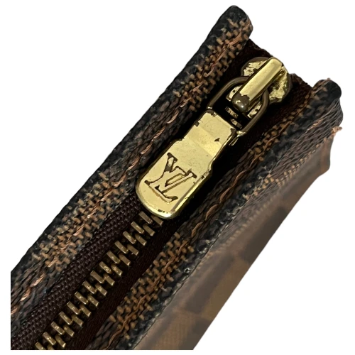 Louis Vuitton Poche Toilette 15 Damier Ebene Malá kožená galantéria Louis Vuitton 9 Louis Vuitton Poche Toilette 15 Damier Ebene Malá kožená galantéria Louis Vuitton 9