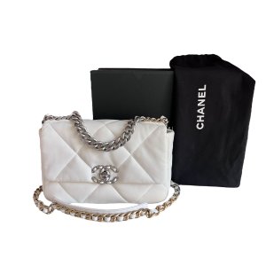 Chanel 19 Small Cremeweiß