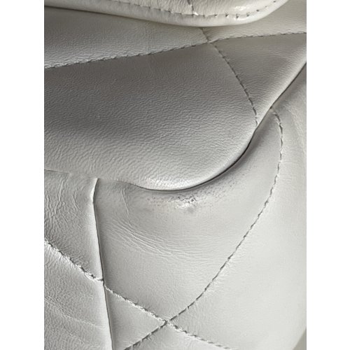 Chanel 19 Small Cremeweiß
