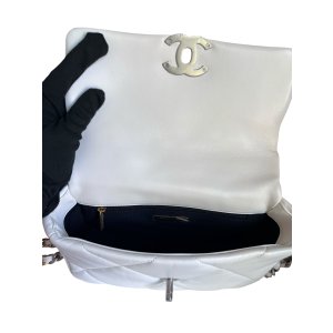 Chanel 19 Small Cremeweiß