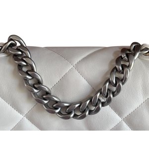 Chanel 19 Small Cremeweiß