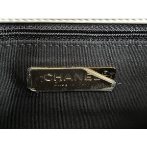 Chanel 19 Small Cremeweiß