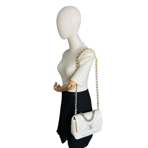 Chanel 19 Small Cremeweiß