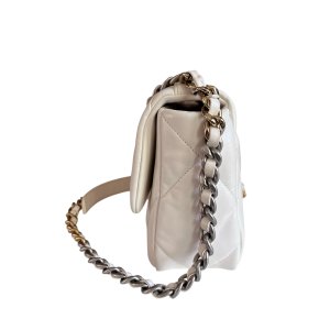 Chanel 19 Small Cremeweiß