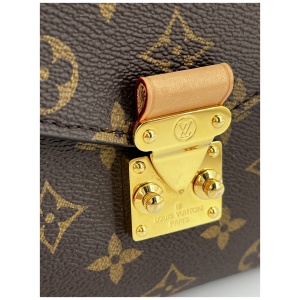 Louis Vuitton Pochette Metis Monogram Canvas