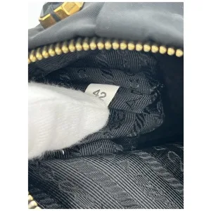 Prada Nylon Clutch Schwarz