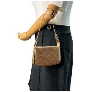 Louis Vuitton Mini Pochette Accessoires Vernis Rose Gold