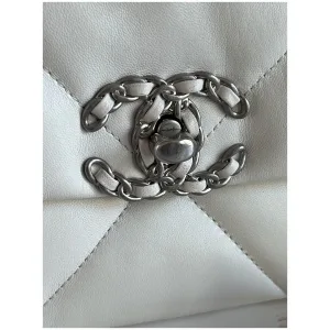 Chanel 19 Small Cremeweiß