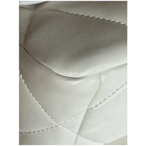 Chanel 19 Small Cremeweiß