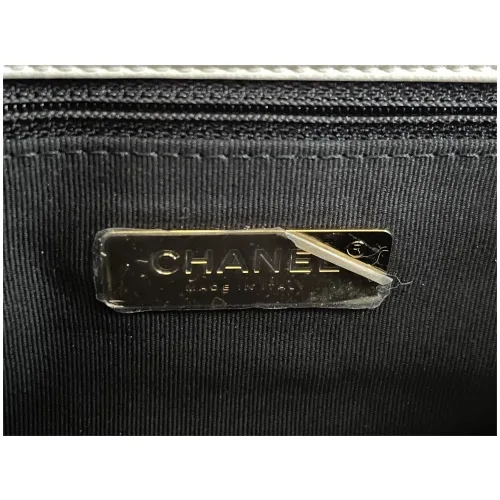 Chanel 19 Small Cremeweiß