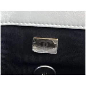 Chanel 19 Small Cremeweiß
