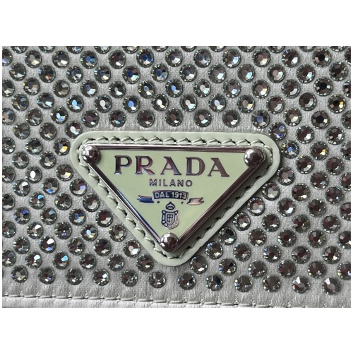 Prada Kartenetui mit Schulterriemen und Kristallen Acqua