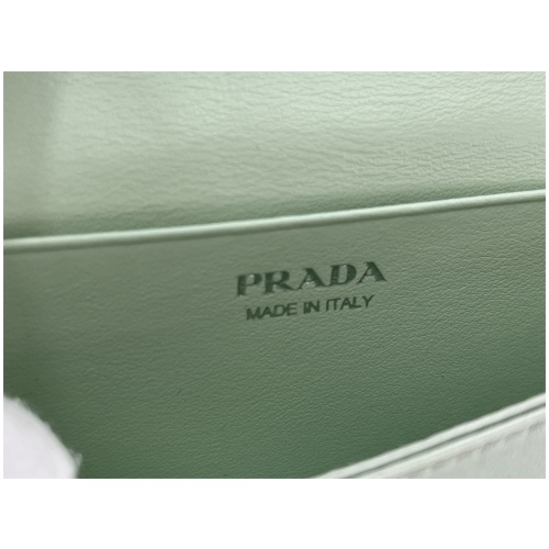 Prada Kartenetui mit Schulterriemen und Kristallen Acqua