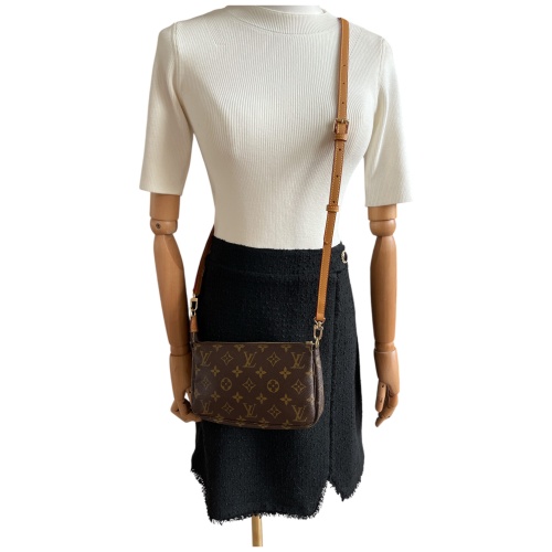 Leather Shoulder Strap Skinny Light Brown