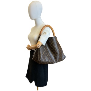 Louis Vuitton Artsy MM Monogram Canvas