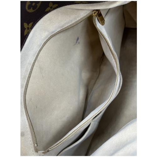 Louis Vuitton Artsy MM Monogram Canvas