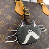 Louis Vuitton Catogram Grace Coddington Katze Schlüsselanhänger Taschenschmuck Limitierte Editionen Louis Vuitton 14 Louis Vuitton Catogram Grace Coddington Katze Schlüsselanhänger Taschenschmuck Limitierte Editionen Louis Vuitton 14