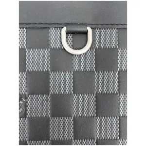 Louis Vuitton Discovery Pochette GM