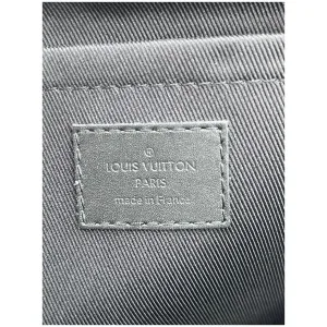 Louis Vuitton Discovery Pochette GM