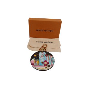 Louis Vuitton Illustre Vivienne Tokyo Bag Charm Limited editions Louis Vuitton 16 Louis Vuitton Illustre Vivienne Tokyo Bag Charm Limited editions Louis Vuitton 16