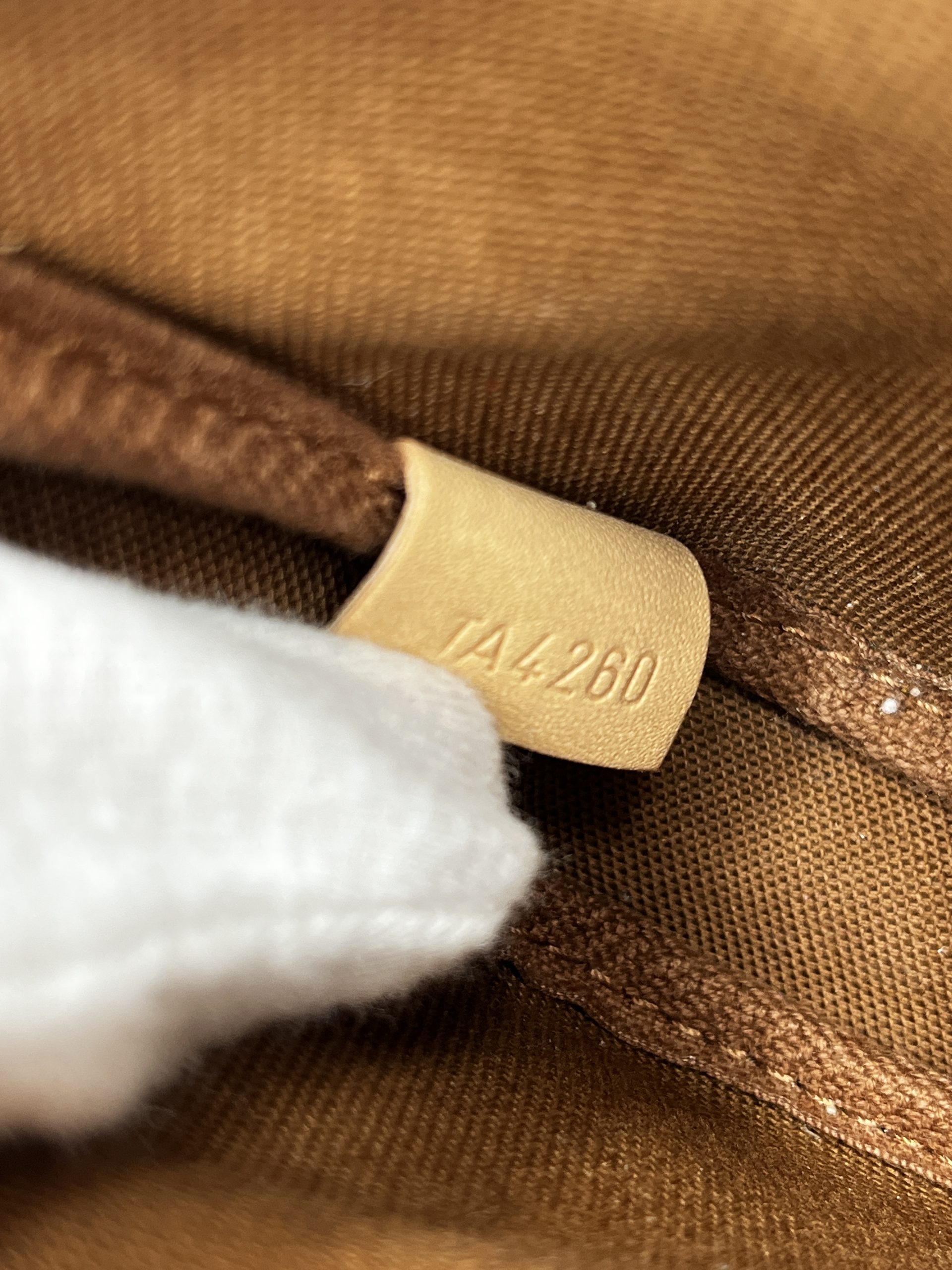 Please help me authentificate this Multi Pochette Accessoires Khaki DR2179  : r/Louisvuitton