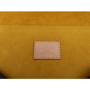 Louis Vuitton Mark Folder Carrier bags Louis Vuitton 29 Louis Vuitton Mark Folder Carrier bags Louis Vuitton 29