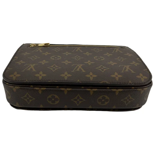 Louis Vuitton Pochette Metis Monogram Canvas