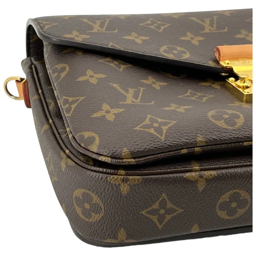 Louis Vuitton Pochette Metis Monogram Canvas