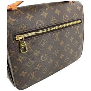 Louis Vuitton Pochette Metis Monogram Canvas