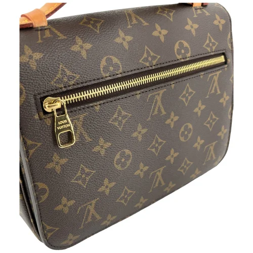 Louis Vuitton Pochette Metis Monogram Canvas